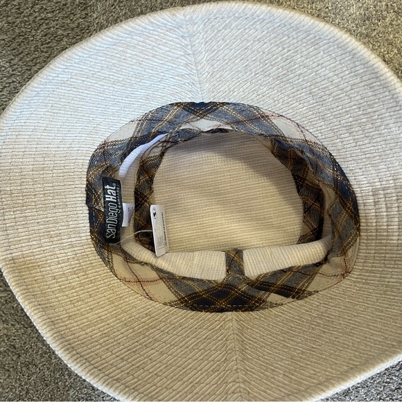 FREE PEOPLE corduroy bucket hat - Picture 5 of 6
